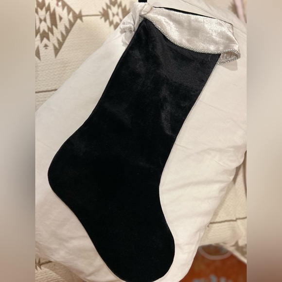 Black velvet with whites trim aroundf top and a bow. - Picture 3 of 3